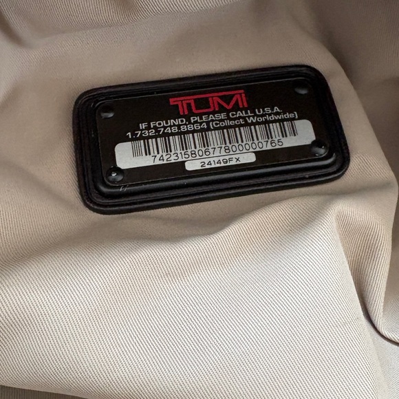 Tumi Duffle tan with leather straps - Picture 5 of 11